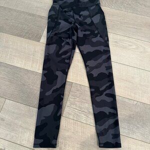 OLD NAVY ACTIVE POWERSOFT LEGGINGS SIZE LARGE 10/12 GIRLS CAMOFLAUGE